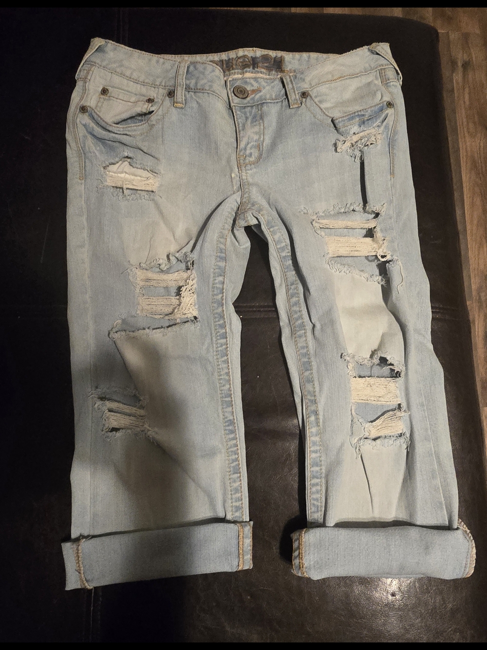 Rue21 Light Blue Distressed Cropped Jeans
